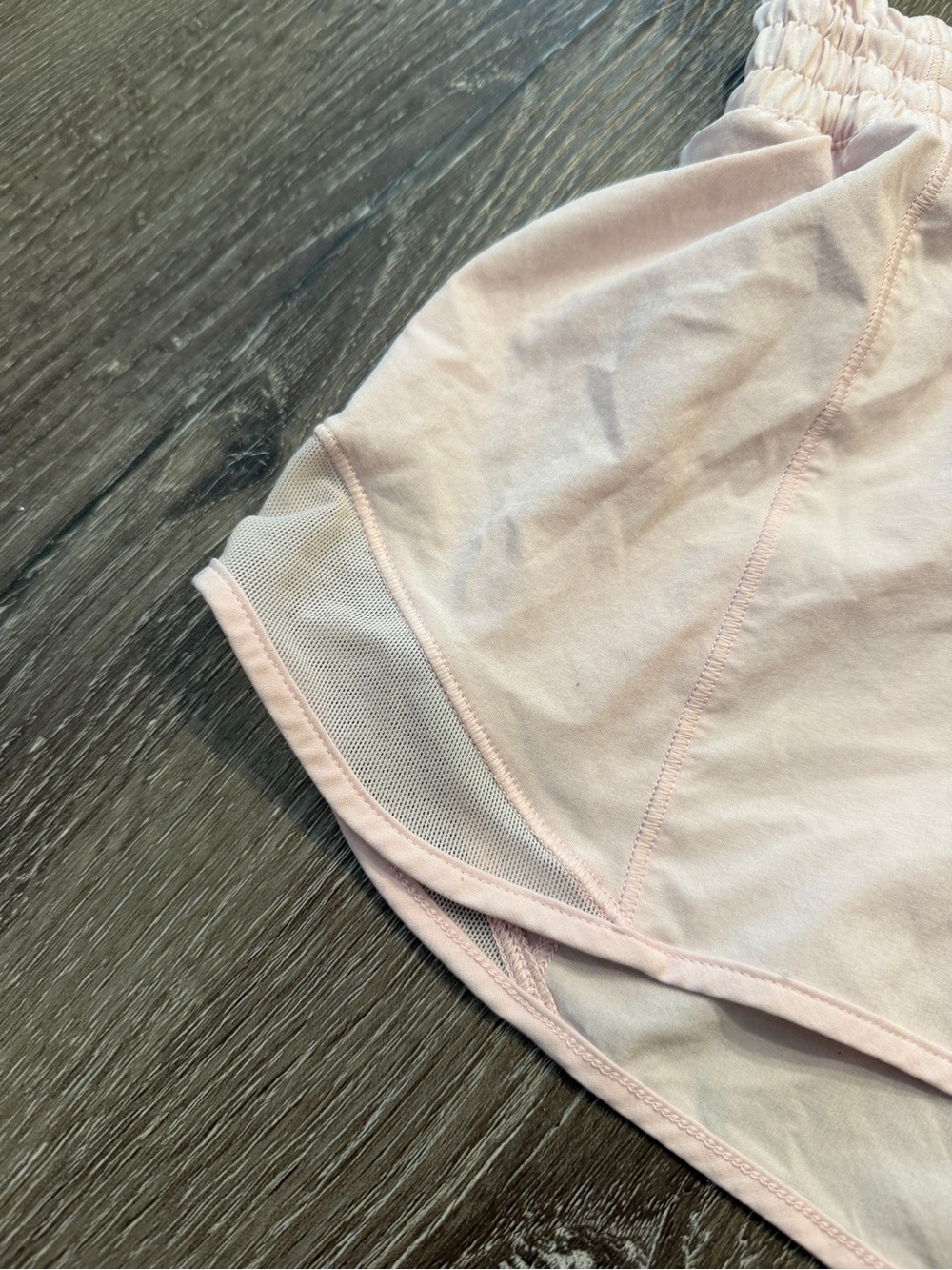 2.5” lululemon athletica Women’s hotty hot Pink Running Shorts - Picture 6 of 10